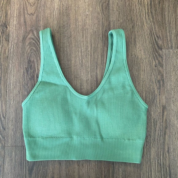 Aeries green workout crop top with built in padding - Picture 1 of 3